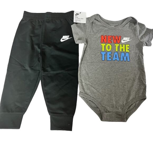 Nike Baby New to the Team Graphic Logo  Two Piece Set  Sz 24M NWT - Picture 1 of 12